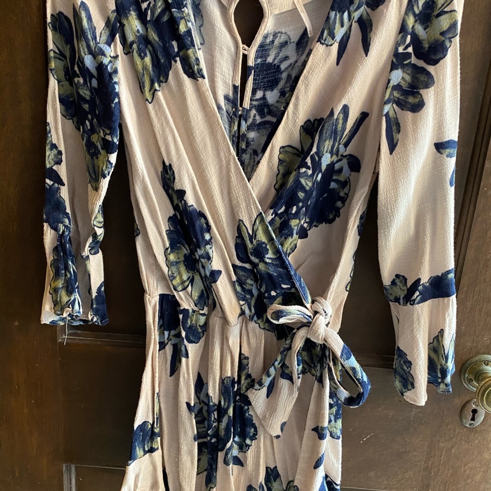 FREE PEOPLE ALL THE RIGHT RUFFLE ROMPER SIZE XS - Picture 2 of 6